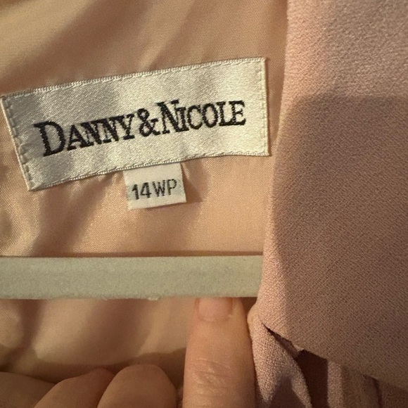 Elegant Pink Women's Dress - Picture 2 of 2
